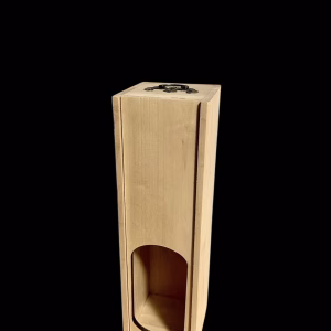 Drvena domino kutija sa otvorom