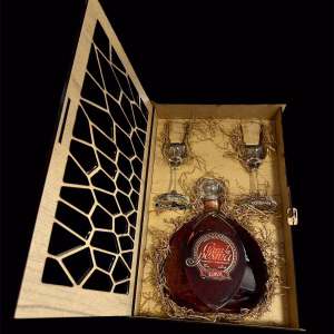 Stara Pesma Šljiva 7 godina Gift Box 2 čaše - model saće